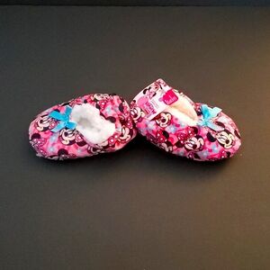 Disney Jr. NWT Pink Minnie Mouse Fuzzy Babba Slipper Socks, Size 4 1/2- 7 1/2